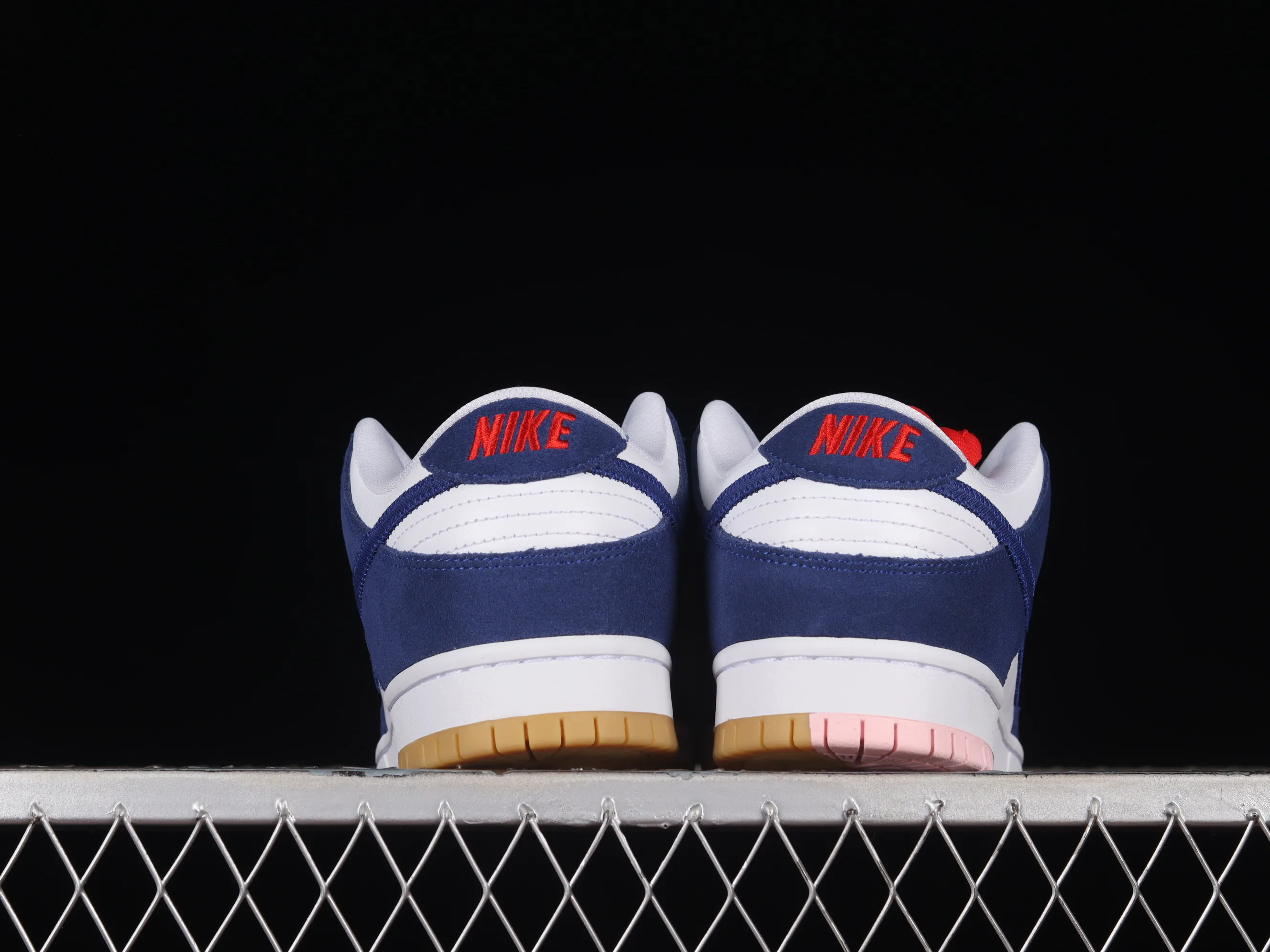 All Categories Nk SB Dunk Series Nk SB Dunk Low Low-top Sneakers M Version Pure Original Nk SB Dunk Low White Blue Los Angeles Dodgers SB Smashing Backboard Fashion Casual Sneakers DO9395-400